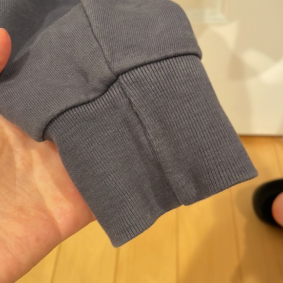 Brandy Melville cropped navy zip up - Picture 5 of 8